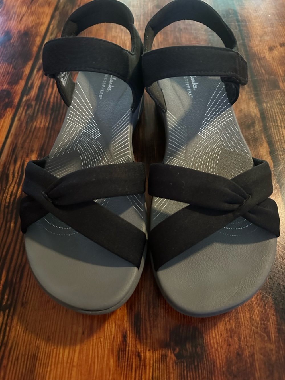 Clarks Black Crossover Strap Cloudsteppers Arla Daisy Women's Sandals